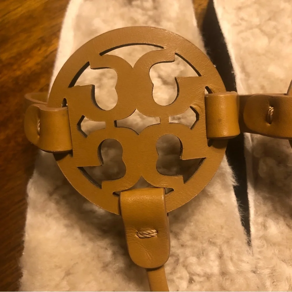NEW $268 TORY BURCH Miller Cloud Genuine Shearling Flip Flop in size 7!